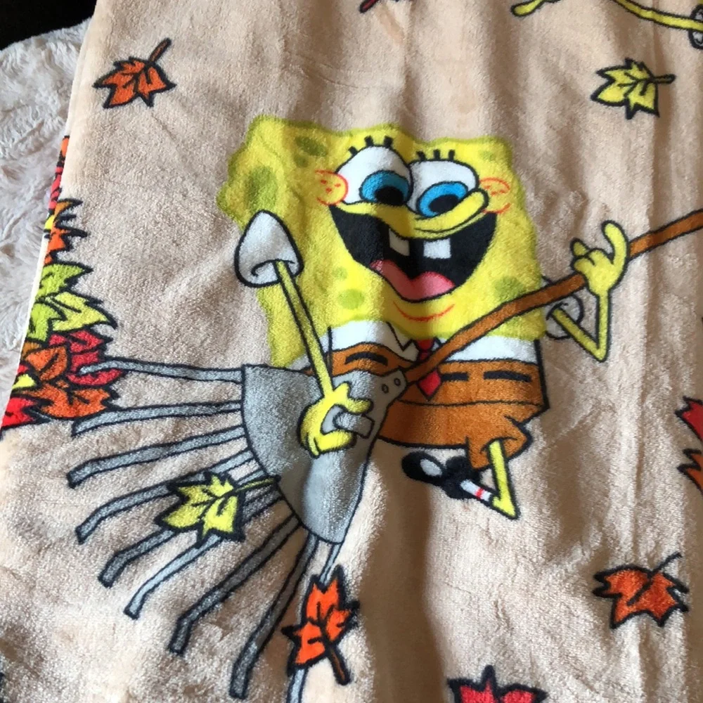 SpongeBob SquarePants Fall Leaves Plush Throw Blanket - Cream, Yellow & Red